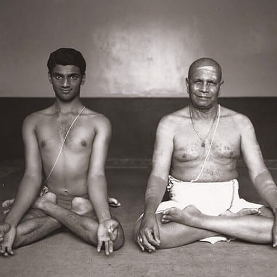 ashtanga-yoga-jois-family