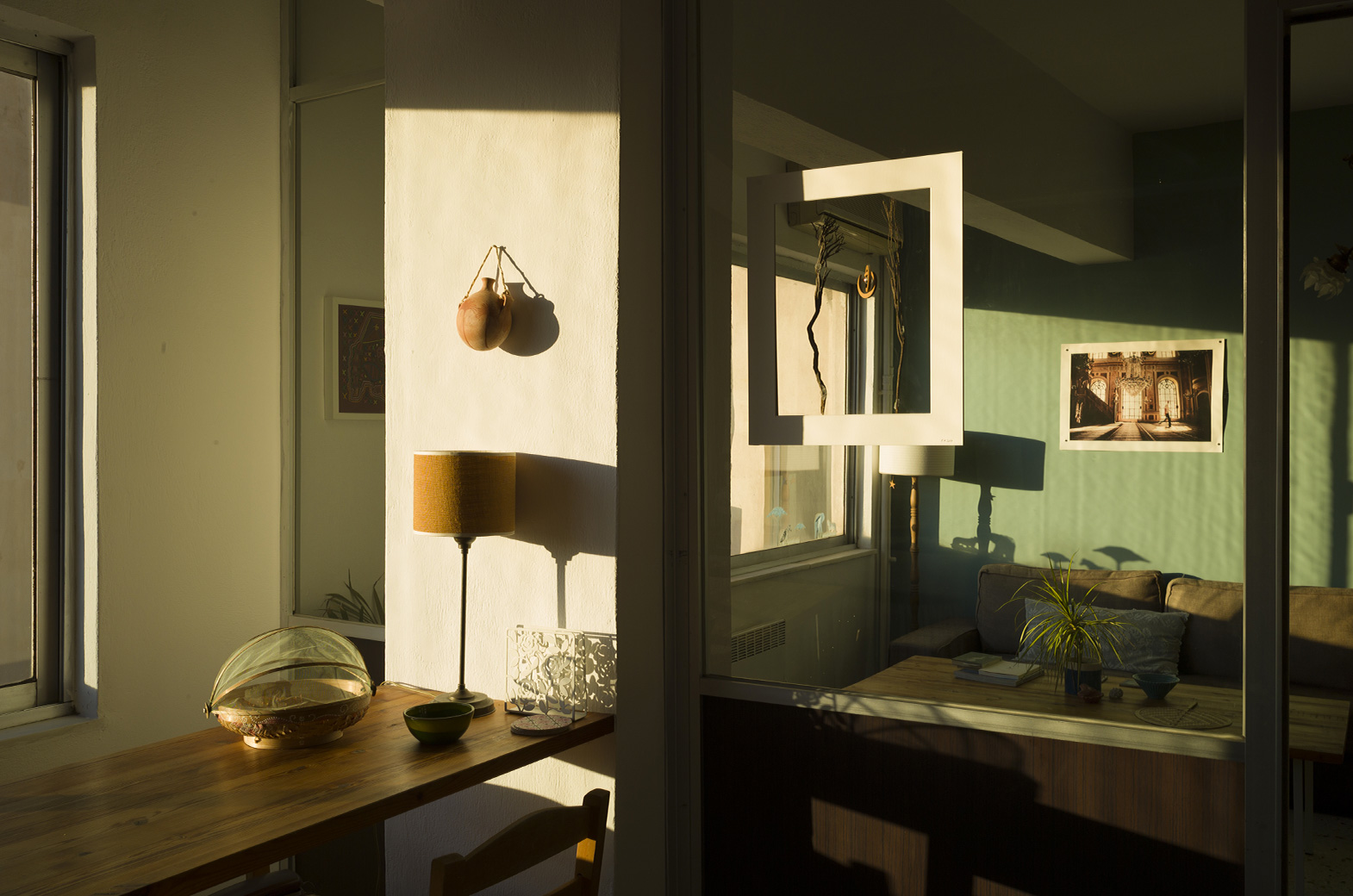ashtanga-yoga-athens-kitchen-lounge-light