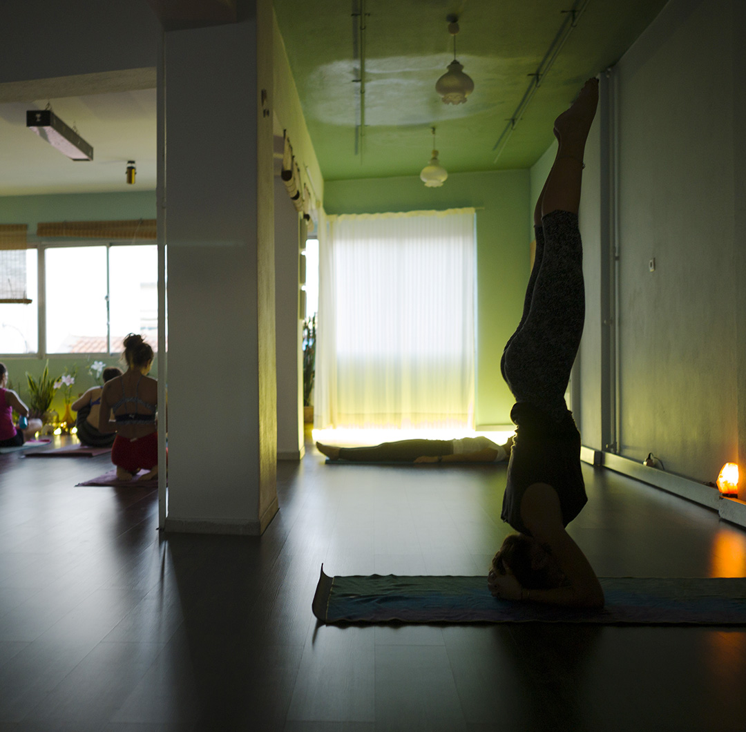 ashtanga-yoga-athens-mysore-practise-shala-sirsasana